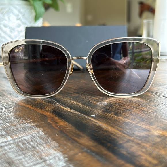 Maui Jims sunglasses new never used black and gold - Picture 8 of 11